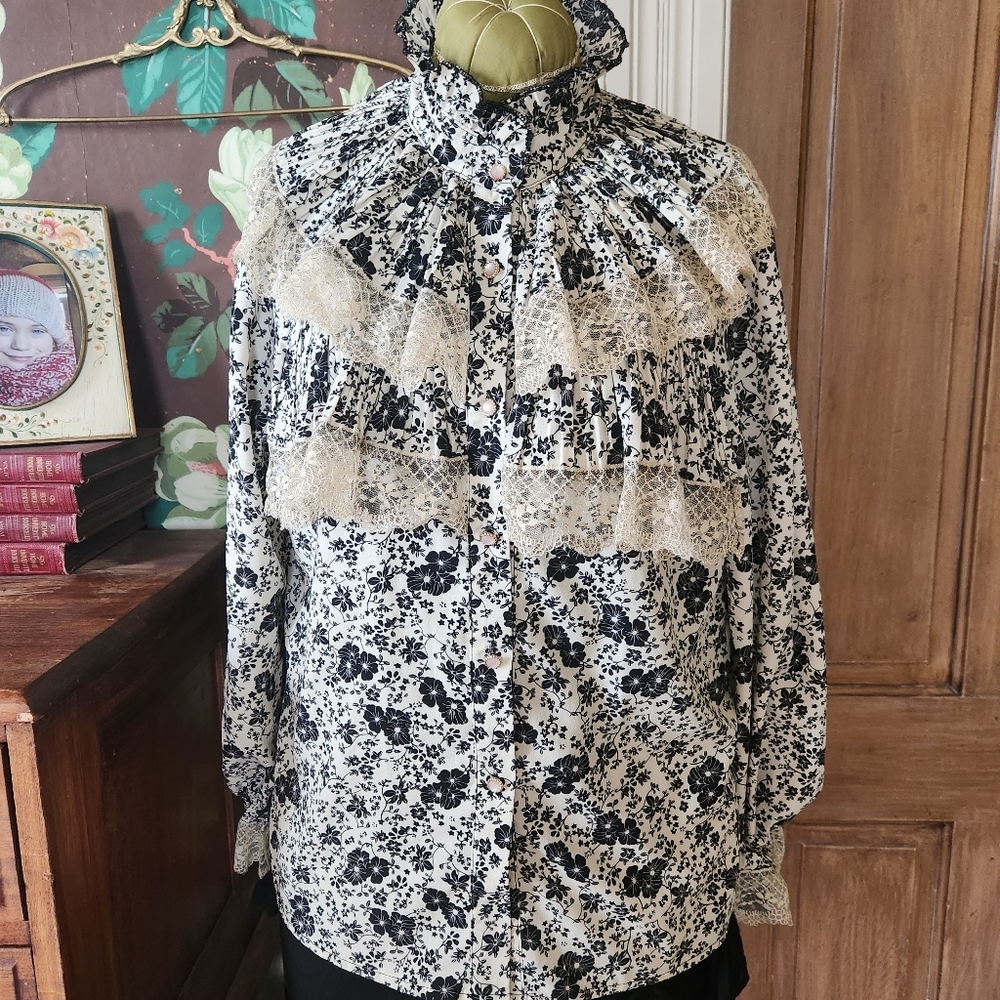 MM Studio Black & Ivory Floral Lace Blouse – Victorian Style – Size M